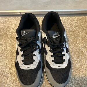 Nike Men's Black and White Sneakers